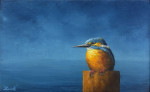 kleine ijsvogel op paaltje  13.3 x 8.3  cm